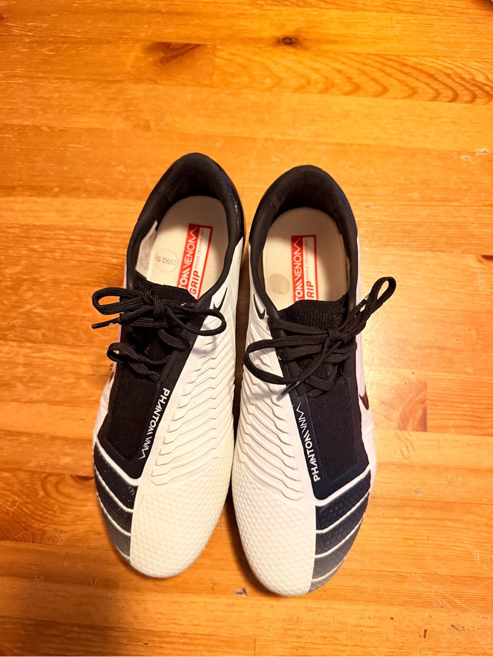 Nike PhantomVNM Men's Soccer Shoes - White & Black
